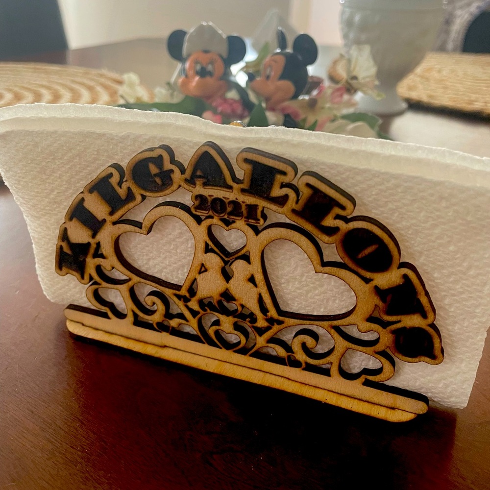 Custom “Family name”, napkin holder🤩
